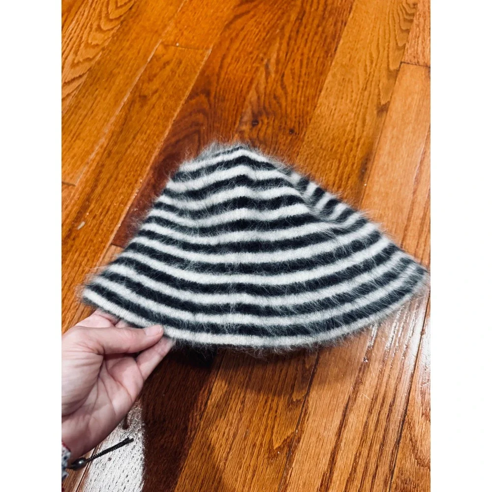 Vintage Pro Tide Angora Wool Blend Striped Bucket Hat Black White Fuzzy Retro